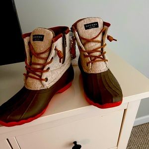 Sperry duck boots. Used good condition. Size 7.5